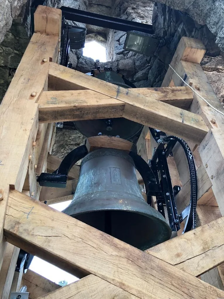 Électrification d'une volée de cloche dans un clocher corse