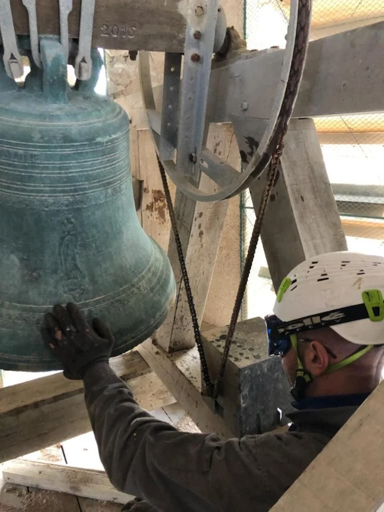 Cloche dans clocher corse exposé en milieu côtier — étude foudre